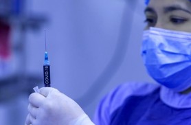 Studiu // O doză de vaccin anti-COVID-19 reduce cu circa 50% transmiterea în interiorul unei familii